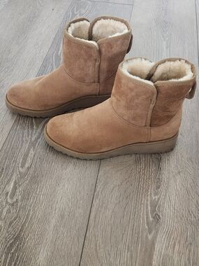 UGG Women's Chestnut Suede Short Shearling Boots